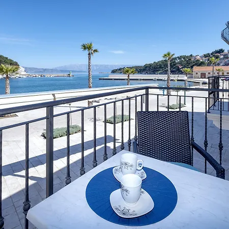 Riva 4* Jelsa (Hvar)