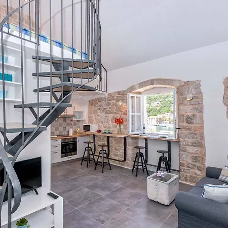 Riva 4* Jelsa (Hvar)