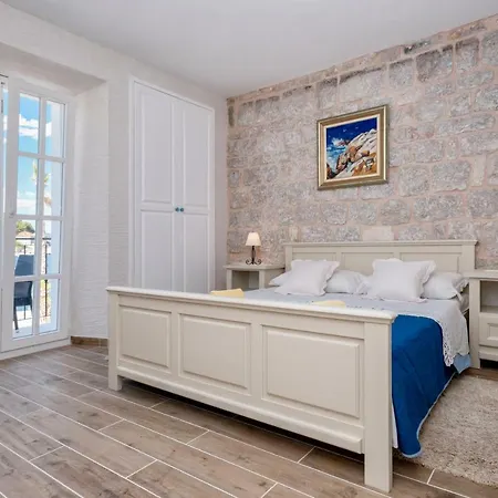 Riva 4* Jelsa (Hvar)