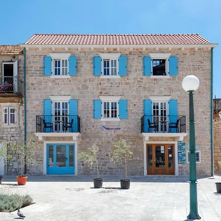 Riva 4* Jelsa (Hvar)