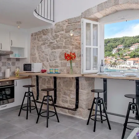 Riva Jelsa (Hvar)