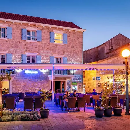 Riva Jelsa (Hvar)
